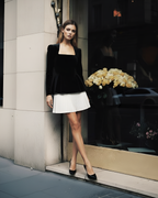 Das Audrey Samt-Peplum-Minikleid, zweiteilig 