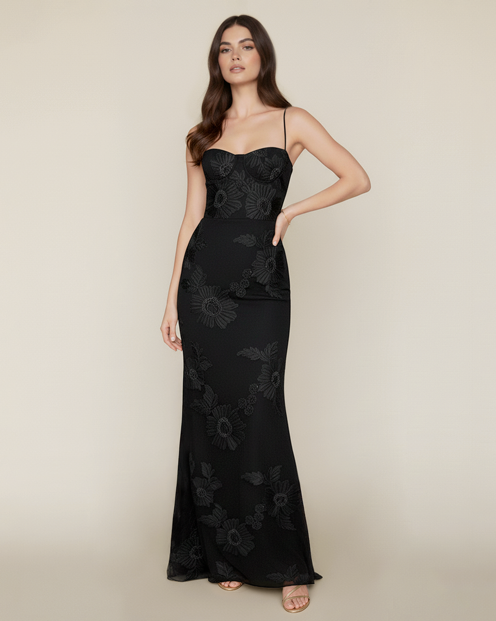 Robe longue dos nu à fleurs brodées Emily 